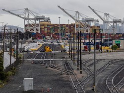 Perang Tarif Berlanjut, China Kerek Biaya Pelabuhan buat Kapal AS