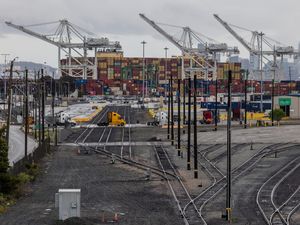 Perang Tarif Berlanjut, China Kerek Biaya Pelabuhan buat Kapal AS Perang Tarif Berlanjut, China Kerek Biaya Pelabuhan buat Kapal AS