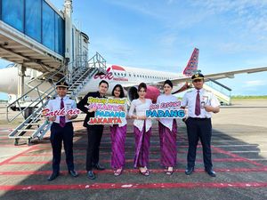 Batik Air Kembali Terbang dari Padang-Soekarno-Hatta Batik Air Kembali Terbang dari Padang-Soekarno-Hatta