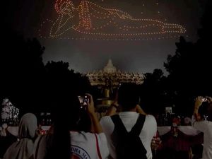 Penampakan Atraksi Spektakuler Ratusan Drone Hiasi Acara Waisak di Borobudur Penampakan Atraksi Spektakuler Ratusan Drone Hiasi Acara Waisak di Borobudur