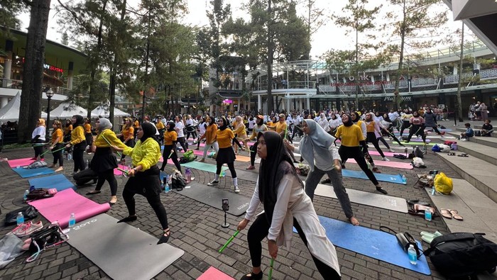 Ilustrasi kesibukan olahraga bareng keluarga di Ciwalk Bandung. Ilustrasi kesibukan olahraga bareng keluarga di Ciwalk Bandung.