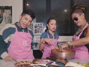 Jirayut Masak Pad Thai Bareng Jennifer Coppen dan Yaya Jirayut Masak Pad Thai Bareng Jennifer Coppen dan Yaya