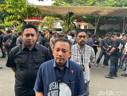 Bukan Mayat, Pria Viral di Tambora Jakbar Ternyata Gendong Biawak