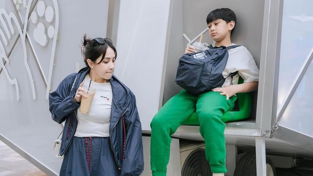 Highlight Dunia Hiburan InsertLive : Kocak, Rafathar Ngadu ke Dedi Mulyadi gegara Nagita Slavina Malas Mandi