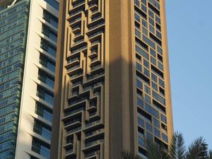 Di Dubai Ada Labirin Vertikal yang Dibangun di Fasad Gedung Di Dubai Ada Labirin Vertikal yang Dibangun di Fasad Gedung