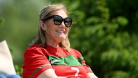 Ronaldo Jr dalam laga itu ditonton oleh sang nenek, Maria Dolores dos Santos Aveiro. (Foto: Getty Images/Jurij Kodrun)