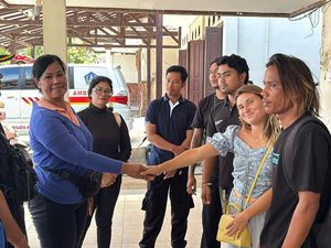 Viral Cewek Bule Cekcok dengan Pedagang Pantai Kuta, Berakhir Damai Viral Cewek Bule Cekcok dengan Pedagang Pantai Kuta, Berakhir Damai