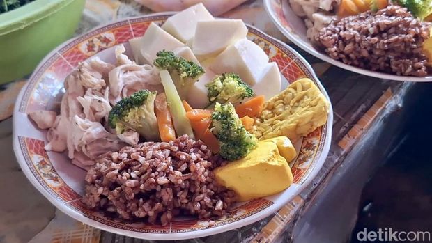 Menu makanan Warung Bu Roby yang jadi langganan binaragawan hingga warga yang sedang diet