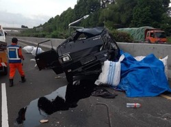 Pikap Kecelakaan hingga Ringsek di Tol Jagorawi, 2 Orang Terluka
