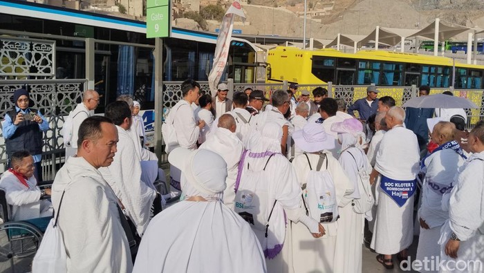 Pemerintah Indonesia menawarkan bus Shalawat untuk memuat jemaah haji dari hotel ke Masjidil Haram, Makkah, dan kembali lagi ke hotel. (Haris Fadhil/detikcom) Pemerintah Indonesia menawarkan bus Shalawat untuk memuat jemaah haji dari hotel ke Masjidil Haram, Makkah, dan kembali lagi ke hotel. (Haris Fadhil/detikcom).