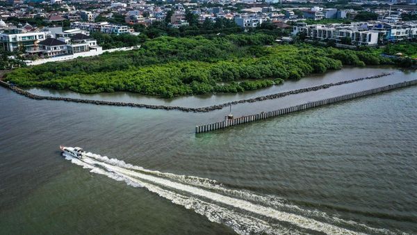 Penampakan dari Udara Tanggul Laut di Ancol, Rampung 2030