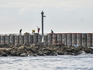 Blueprint Giant Sea Wall: Tak Semua Pesisir Dibangun Tanggul Beton