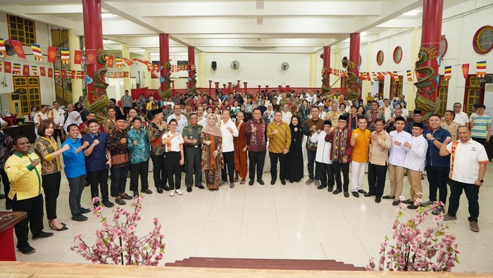 Perayaan Hari Waisak di di Vihara Ibu Agung Bahari Makassar. Perayaan Hari Waisak di di Vihara Ibu Agung Bahari Makassar.
