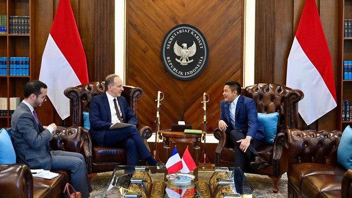 Pertemuan Duta Besar Republik Prancis untuk Republik Indonesia Fabien Penone dengan Sekretaris Kabinet Teddy Indra Wijaya Pertemuan Duta Besar Republik Prancis untuk Republik Indonesia Fabien Penone dengan Sekretaris Kabinet Teddy Indra Wijaya. Prеѕіdеn Prаbоwо