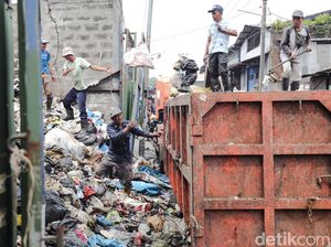 Buang Sampah Sembarangan di Cimahi, 10 Orang Berakhir Disidang Tipiring Buang Sampah Sembarangan di Cimahi, 10 Orang Berakhir Disidang Tipiring