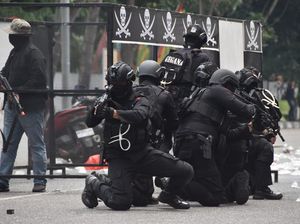 Digembleng Brimob, Super Tim Polda Riau Siap Sikat Premanisme!