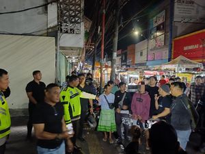 Polisi Tangkap Bang Jago Palak Duit Japrem di Pasar Lama Tangerang Polisi Tangkap Bang Jago Palak Duit Japrem di Pasar Lama Tangerang