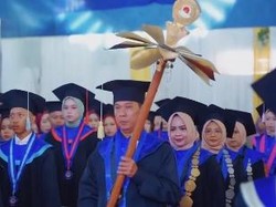 Viral Wisuda SMK di Purwokerto Mirip Universitas, Pakai Toga-Kalung Gordon