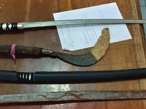 Remaja di Demak Ditangkap Usai Terciduk Kejar Orang Sambil Bawa Samurai Remaja di Demak Ditangkap Usai Terciduk Kejar Orang Sambil Bawa Samurai