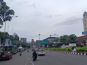 Video: One Way Puncak Bogor Berakhir, Lalin Kedua Arah Normal Video: One Way Puncak Bogor Berakhir, Lalin Kedua Arah Normal