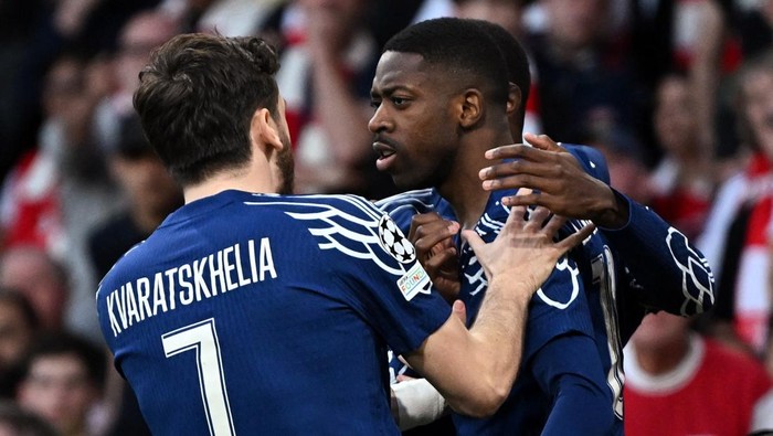 SOCCER-CHAMPIONS-ARS-PSG/REPORT Soccer Football - Champions League - Semi Final - First Leg - Arsenal v Paris Saint Germain - Emirates Stadium, London, Britain - April 29, 2025 Paris St Germains Ousmane Dembele celebrates scoring their first goal with Khvicha Kvaratskhelia REUTERS/Dylan Martinez