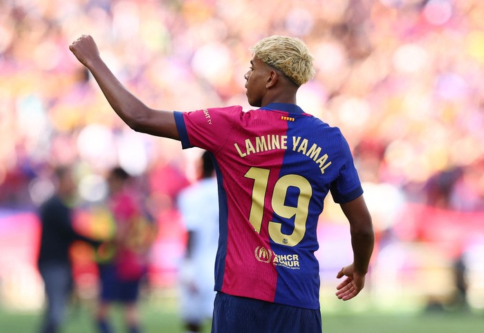 SOCCER-SPAIN-BAR-RMA/REPORT Soccer Football - LaLiga - FC Barcelona v Real Madrid - Estadi Olimpic Lluis Companys, Barcelona, Spain - May 11, 2025 FC Barcelonas Lamine Yamal celebrates scoring their second goal REUTERS/Albert Gea