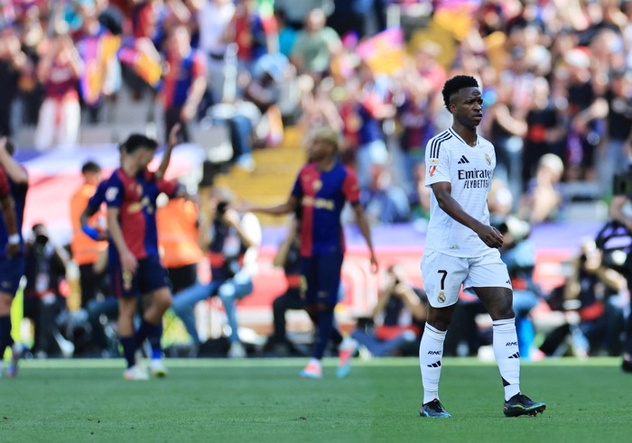 Soccer Football - LaLiga - FC Barcelona v Real Madrid - Estadi Olimpic Lluis Companys, Barcelona, Spain - May 11, 2025 Real Madrids Vinicius Junior looks dejected REUTERS/Nacho Doce