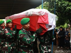 Momen Haru Pemakaman Kolonel Antonius Korban Ledakan Amunisi Garut di Sleman