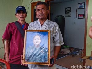 Tangis Keluarga Mayor Anda Rohanda Korban Tragedi Ledakan Amunisi Tangis Keluarga Mayor Anda Rohanda Korban Tragedi Ledakan Amunisi