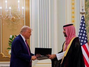 Trump Jabat Tangan Pangeran MBS, US$ 600 Miliar Bakal Mengalir buat AS