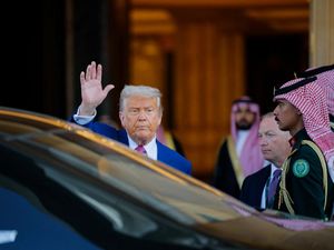 Video: Trump Bakal Cabut Semua Sanksi AS Terhadap Suriah Video: Trump Bakal Cabut Semua Sanksi AS Terhadap Suriah