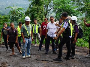 Viral Dikeluhkan Warga, Supriatna Cek Proyek Jalan Desa Pakisan Buleleng Viral Dikeluhkan Warga, Supriatna Cek Proyek Jalan Desa Pakisan Buleleng