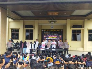Konvoi Kelulusan Bawa Sajam di Pandeglang, 3 Pelajar Ditetapkan Tersangka Konvoi Kelulusan Bawa Sajam di Pandeglang, 3 Pelajar Ditetapkan Tersangka