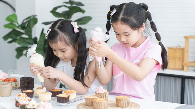 Anak dekorasi cupcake
