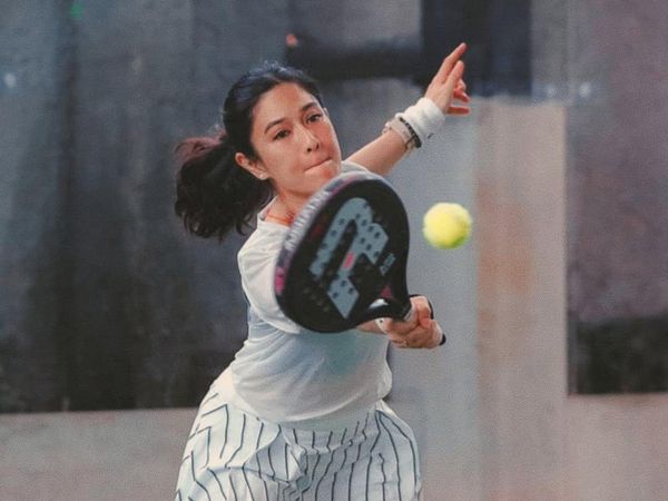 5 Potret Dian Sastrowardoyo Asyik Main Padel