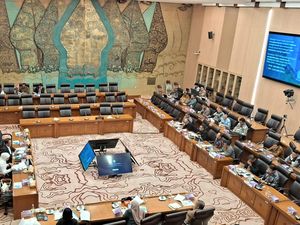 PLN Tambah 1,6 GW Listrik dari EBT, Tekan Emisi hingga 14 Juta Ton PLN Tambah 1,6 GW Listrik dari EBT, Tekan Emisi hingga 14 Juta Ton