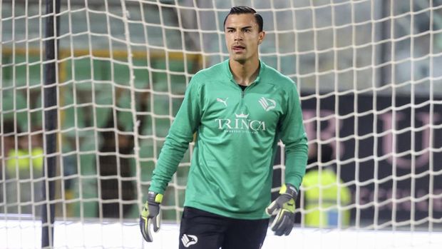 Emil Audero Mulyadi saat memperkuat Palermo di Serie B Italia.