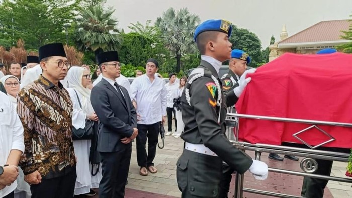 Sosok legendaris Eddie Mardjoeki Nalapraya, tokoh yang dipahami  luas selaku  pembina seni bela diri Pencak Silat tutup usia pada usia 93 tahun.