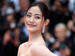 Aktris China Wan Qianhui Naik Awan Kinton di Cannes
