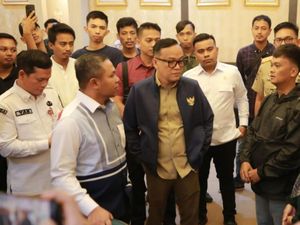 Gubri-Wamenaker Sidak Perusahaan Penahan Ijazah, Kesal Bos Tak di Tempat Gubri-Wamenaker Sidak Perusahaan Penahan Ijazah, Kesal Bos Tak di Tempat