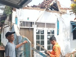 Rumah Warga Bogor Rusak Diterjang Hujan Angin, Sekeluarga Mengungsi