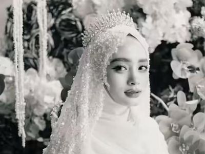7 Foto Inara Rusli Tampil Bak Pengantin, Manglingi Dengan Full Makeup