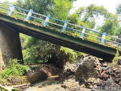 Diguyur Hujan, Jembatan Penghubung Desa di Pasuruan Ambruk