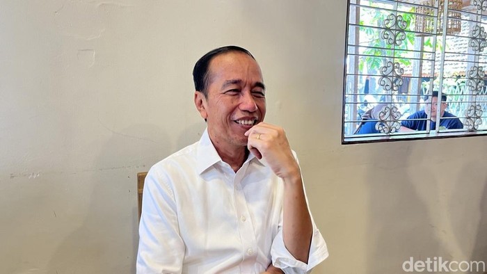 Jokowi Presiden Ke-7 RI, Joko Widodo (Jokowi) di saat dijumpai di salah satu rumah makan di Laweyan, Kota Solo, Rabu (14/5/2025).