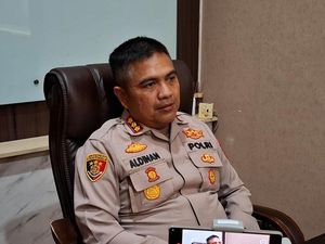 Polisi Tangkap Dua Pria Pengedar Uang Palsu di Kupang Polisi Tangkap Dua Pria Pengedar Uang Palsu di Kupang