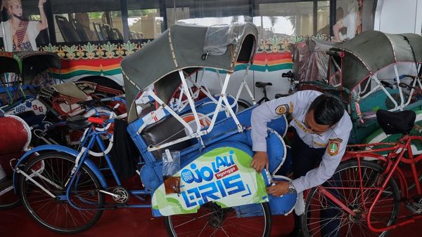 Keliling Solo Naik Becak, Kini Bisa Bayar Pakai QRIS