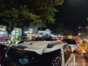 Sudah 6 Jam, Lalin Jalan Perintis Kemerdekaan Makassar Masih Macet Parah Sudah 6 Jam, Lalin Jalan Perintis Kemerdekaan Makassar Masih Macet Parah