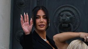 Foto Kim Kardashian Jadi Saksi Kasus Perampokan Berlian, Glamor di Pengadilan