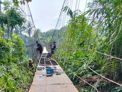 Kronologi Guru Merangin Lewati Jembatan Gantung Berpijak di Tali Seling