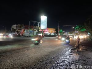 Lalin di Jalan Perintis Kemerdekaan Kembali Normal Usai Macet Parah 6 Jam Lalin di Jalan Perintis Kemerdekaan Kembali Normal Usai Macet Parah 6 Jam